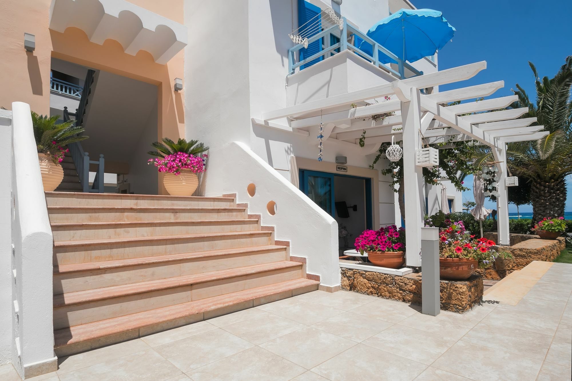 Pyrgos Beach Hotel Apartments 말리아 외부 사진