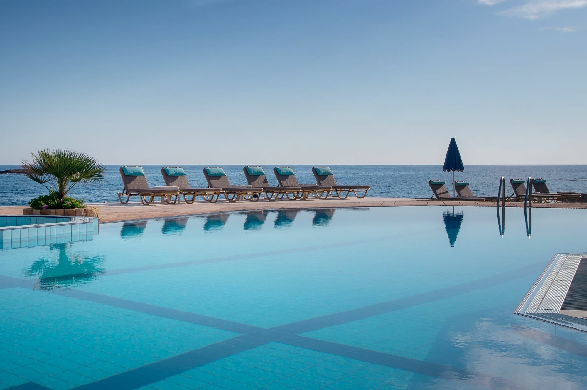 Pyrgos Beach Hotel Apartments 말리아 외부 사진